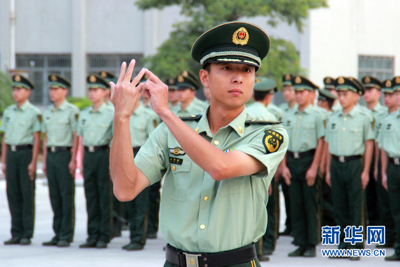 2015年公安边防部队入警大学生军事训练现场报道